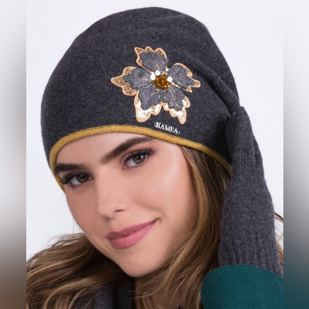 NWOT Decorative cloche Kamea wool  hat